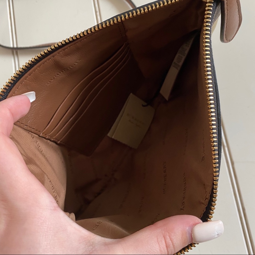🔥Burberry plaid crossbody🔥
🔥Lowest price.🔥 price is firm: - Picture 8 of 8